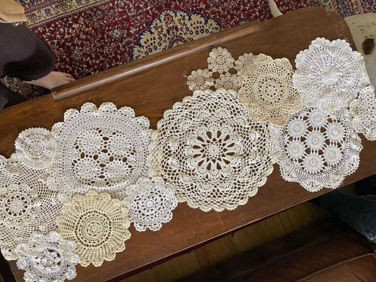 DIY Christmas Table Runner: Step-by-Step Tutorial