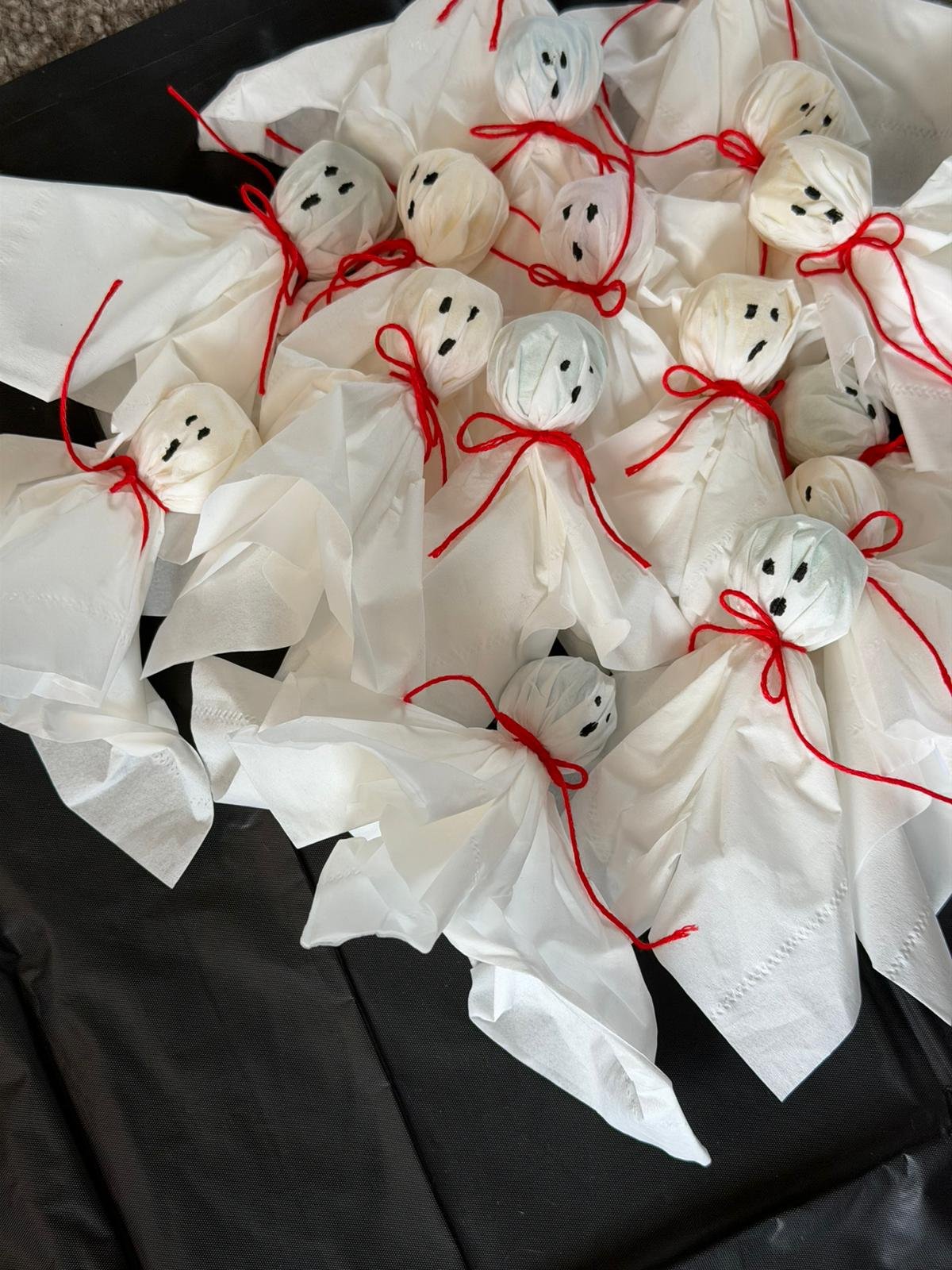 Halloween Lollipop Ghosts